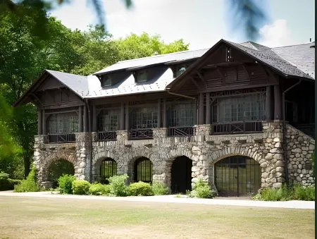 Overlook Lodge and Stone Cottages at Bear Mountain Отели в г. Стони Пойнт