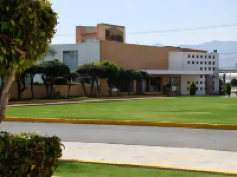 La Posada Hotel y Suites Отели в г. 