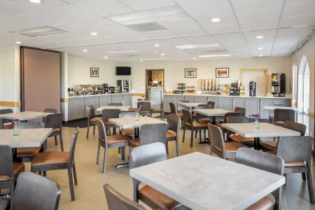 SureStay Plus Hotel by Best Western Enterprise Отели в г. Энтерпрайз