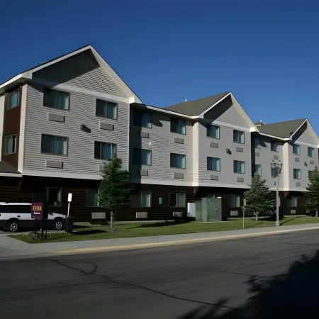 Yellowstone Lodge