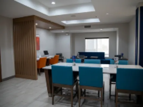 智選假日套房酒店中心 by IHG 森特酒店