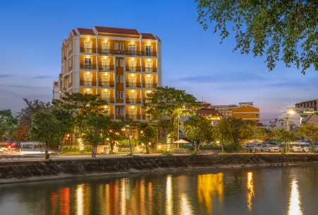 Khách sạn Royal Riverside Hội An