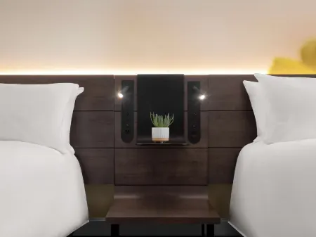 The Novotel Toronto Centre Отели рядом с достопримечательностью «Eskimo Art Gallery»