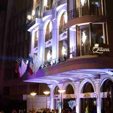 Q Hotel Hotel Exterior