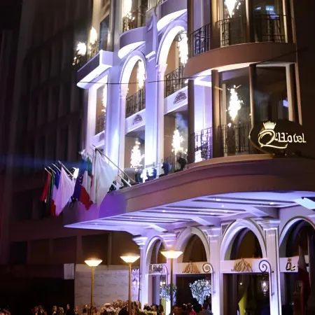 Q Hotel