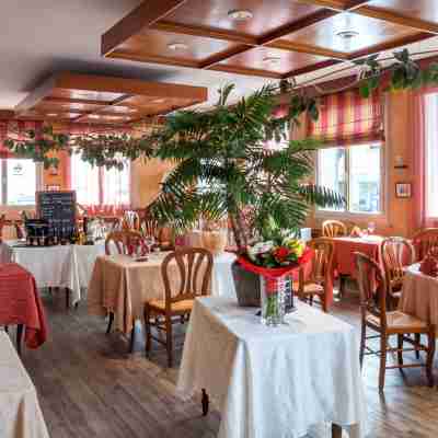 Logis Hôtel les Voyageurs Dining/Meeting Rooms
