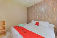 RedDoorz at House of Dirga Cisarua Puncak Hotels in Cibeureum
