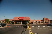 Ramada by Wyndham Fresno North - 3 Sao