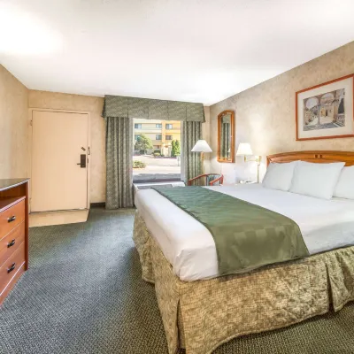 Days Inn & Suites by Wyndham Albuquerque North Hotels near Casa Tranquila