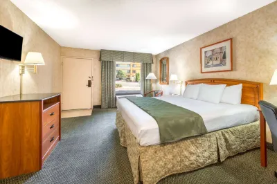 Days Inn & Suites by Wyndham Albuquerque North Hotels in Los Ranchos de Albuquerque
