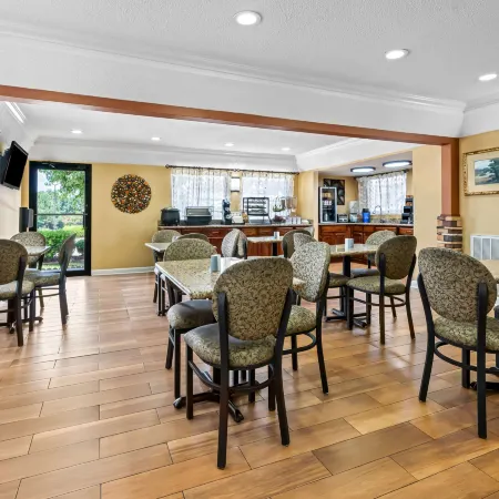 Best Western Inn Отели в г. Клантон