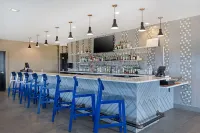 Best Western Plus Executive Residency Rigbys Water World Hotel - bar