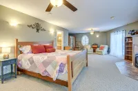Lakefront Home in Barnstead w/ Seasonal Hot Tub - Homestays
