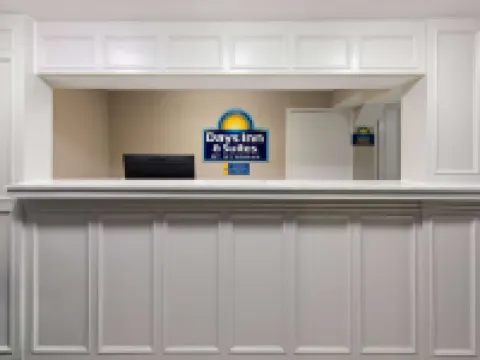 Days Inn & Suites by Wyndham Vicksburg Hotels in Vicksburg