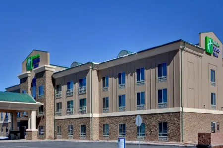 Holiday Inn Express & Suites Grants - Milan Отели в г. Грантс