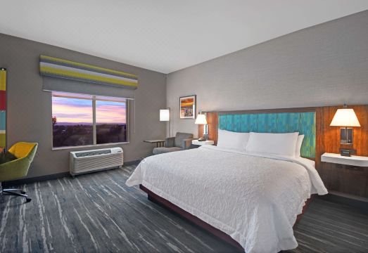 6. 햄프턴 인 라스..