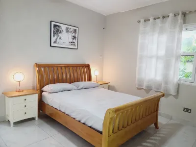 D S Residence Remarkable 3-Bed House in Freetown Hotel di Tagrin