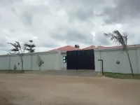 豪華兩臥自助公寓在馬斯溫戈 Great Zimbabwe University附近的飯店
