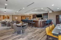 Cambria Hotel West Orange - С баром