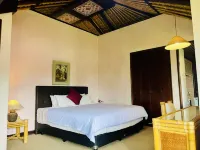 Buyan Resort Hotels near Git Git Waterfall