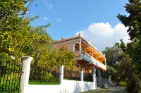 Holiday House Letta in a very quiet location Agios Gordios Beach