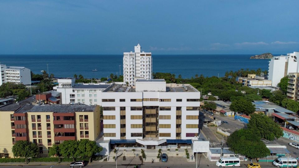 Hotel Axis Inn by GEH Suites