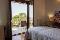 Vacation Home La Perla del Lago-All the comfort of your own home with a lake view!