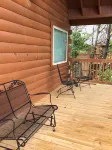 Cabin Sleeps 8 w/ 2 King Suites, Theater/Hot Tub/Pool Table, Small Dog Friendly!