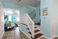 BEAUTIFUL 5-BEDROOM HOUSE WITH HEATED SWIMMING POOL, GAS GRILL, LARGE DECK