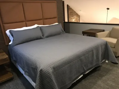 Fully Renovated Condo - Sleeps 7!