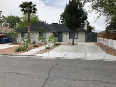 Beautiful 4-Bedroom Home;  5 Min from Strip Hotels in Downtown - Fremont Street