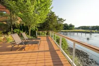 Waterfront Gem: 3Br House w/AC & WiFi in Branford, Minutes from Yale