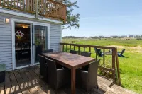 Riverfront, Hot Tub, SUP & Kayak, short walk to beach, fire pit, full office