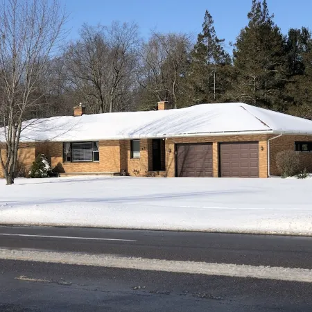 "Welcome Home"-   w/  *Pool* and  *Near Lake Mi Beaches and Downtown*