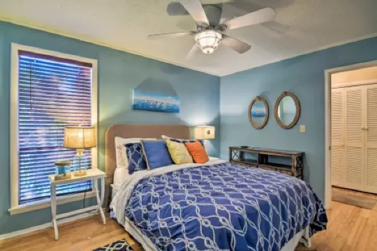 Diamondhead 1st Floor Condo w/Priv. Balcony Community Pool