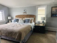 Seneca Sunrise Cottage - Lakefront Home on the Finger Lakes Wine Trail!