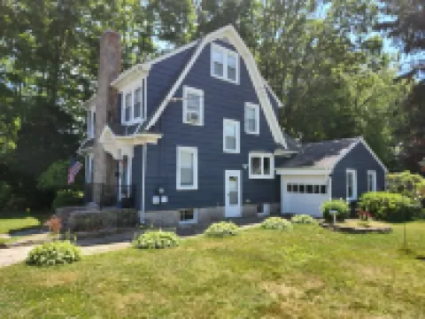 Vacation Starts Now! Pet friendly, beach fun 5 min away!