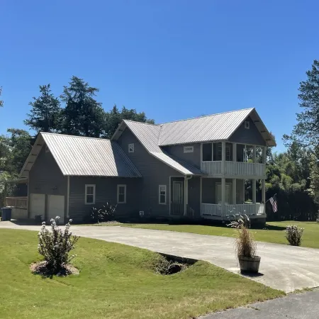Craftsman style family gathering home close to Guntersville