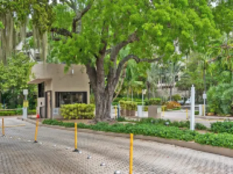 Great Key Biscayne family sized ocean front condo 3/3 with large pvt terrace. Hoteles en Key Biscayne