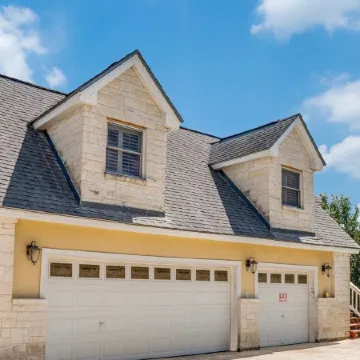 Couples Retreat with hot tub and steam room