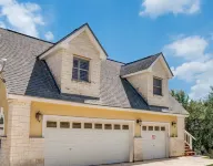 Couples Retreat with hot tub and steam room