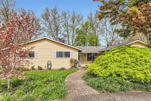 Entire home: Charming Home with Beautiful Yard