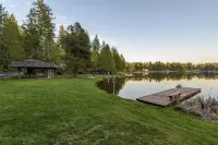 Lakefront Haven: Lakeland Village Golf!