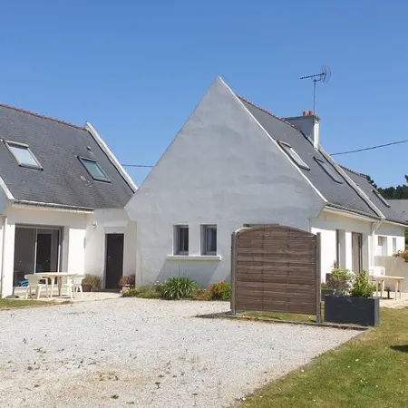 Twin detached villas 100m from the beach