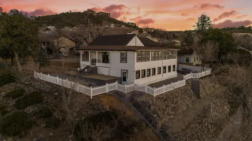 Historic Plaza Retreat 4Br, Walk to Whiskey Row, Modern Charm