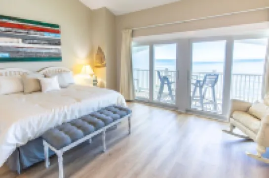 Beautiful, Large Gulf Front Condo - Private Beach - Beach Set up Included