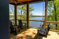 Lakeside Cottage in the Treetops - 2 bedrooms with amazing view