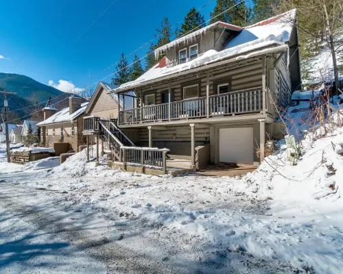 The Where We Roam Log Cabin - Walk to Town with Mountain Views! Hotels in Kellogg