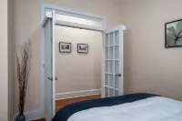 Pet-Friendly Historic Downtown 2BR Loft 1 block from riverwalk, walk everywhere