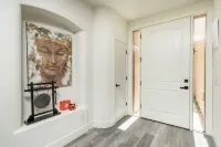 Modern Spacious 2 Master Bedroom Cal King with Loft & Pool Sleeps 6
